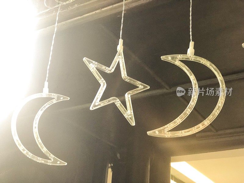 用于Hari Raya Aidilfitri装饰的月亮和星星形状的LED照明
